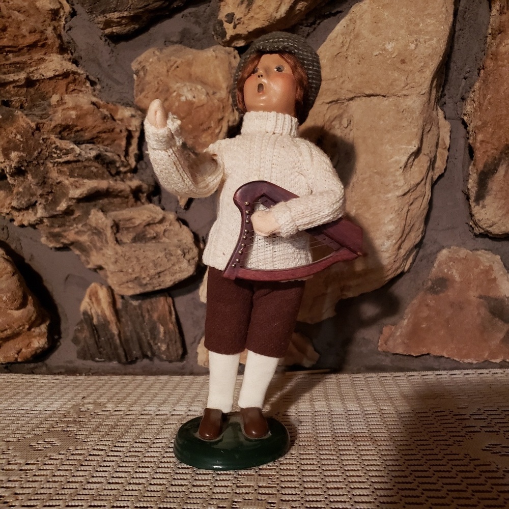 Byer's Choice Caroler